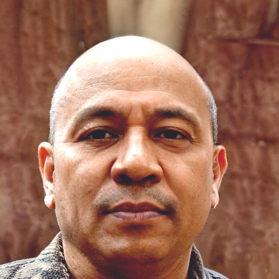 Retrato de Eliseo Mondragón, Director de Marketing